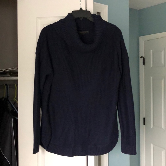 Banana Republic Turtleneck Sweater - Picture 2 of 5
